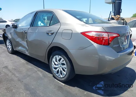 2018 Toyota Corolla Le z USA, uszkodzony, nr VIN 5YFBURHE2JP853055